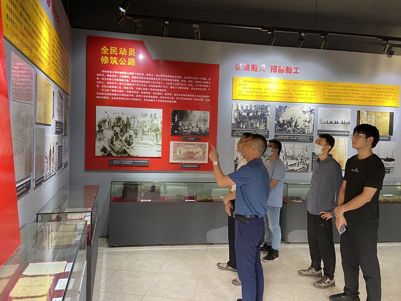 参观渡海纪念馆.jpg
