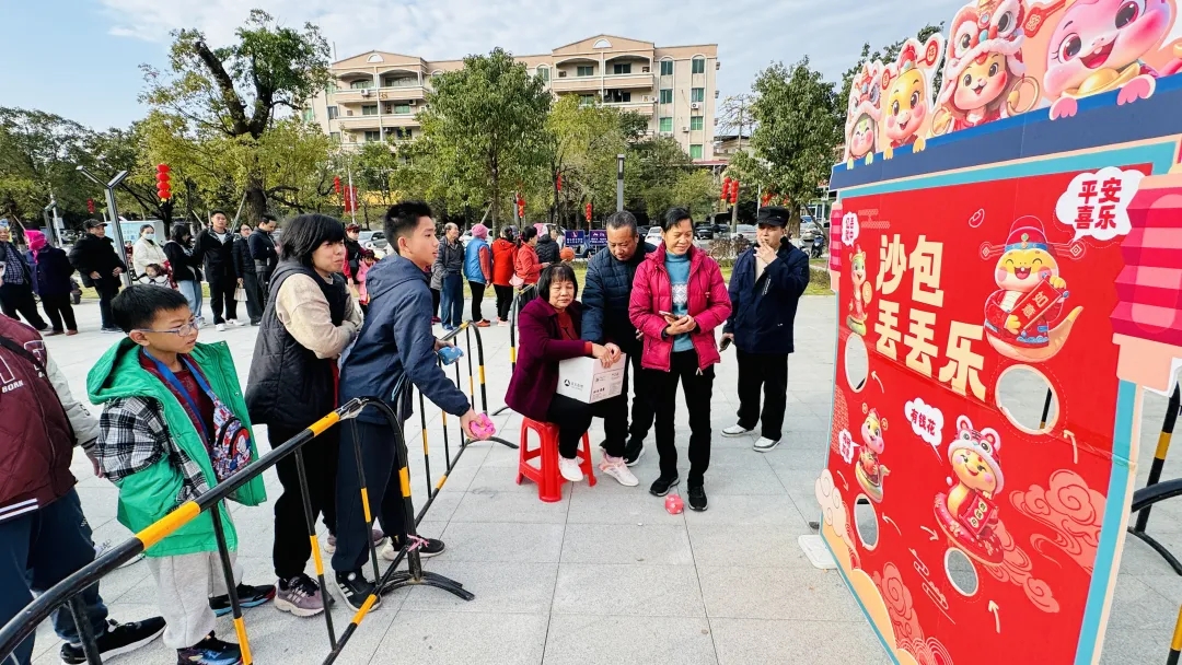 芦湾村蛇年游园会.jpg