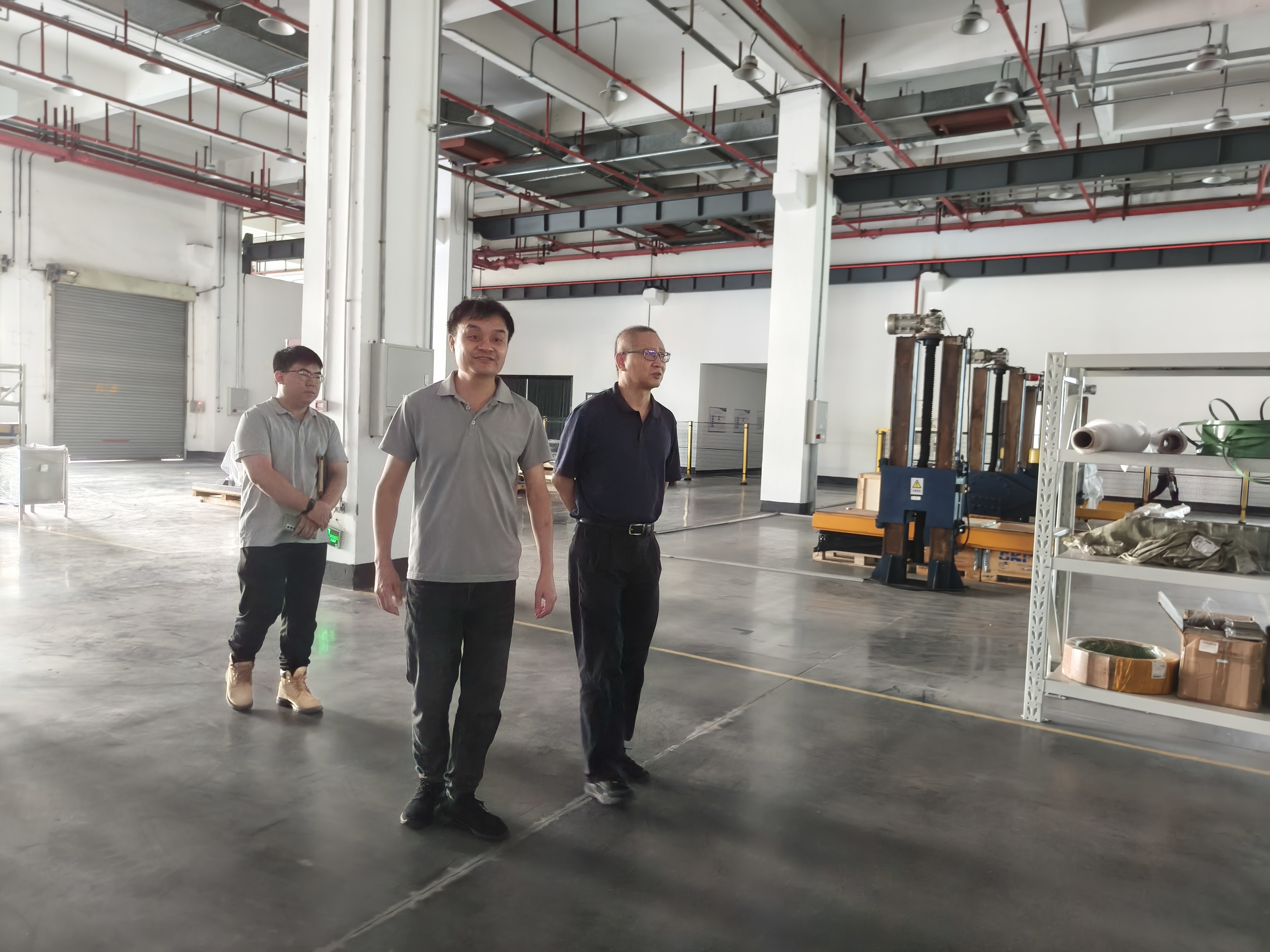 照片1南沙区统计局调研广州经纬轨道交通设备有限公司.jpg