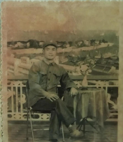 青年李照雄.jpg