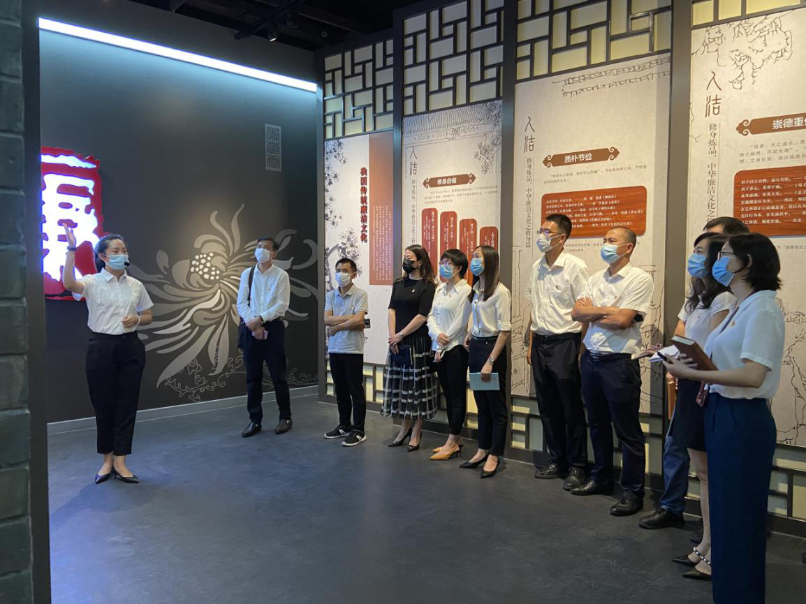 认真观展，品味先贤廉语廉行.png
