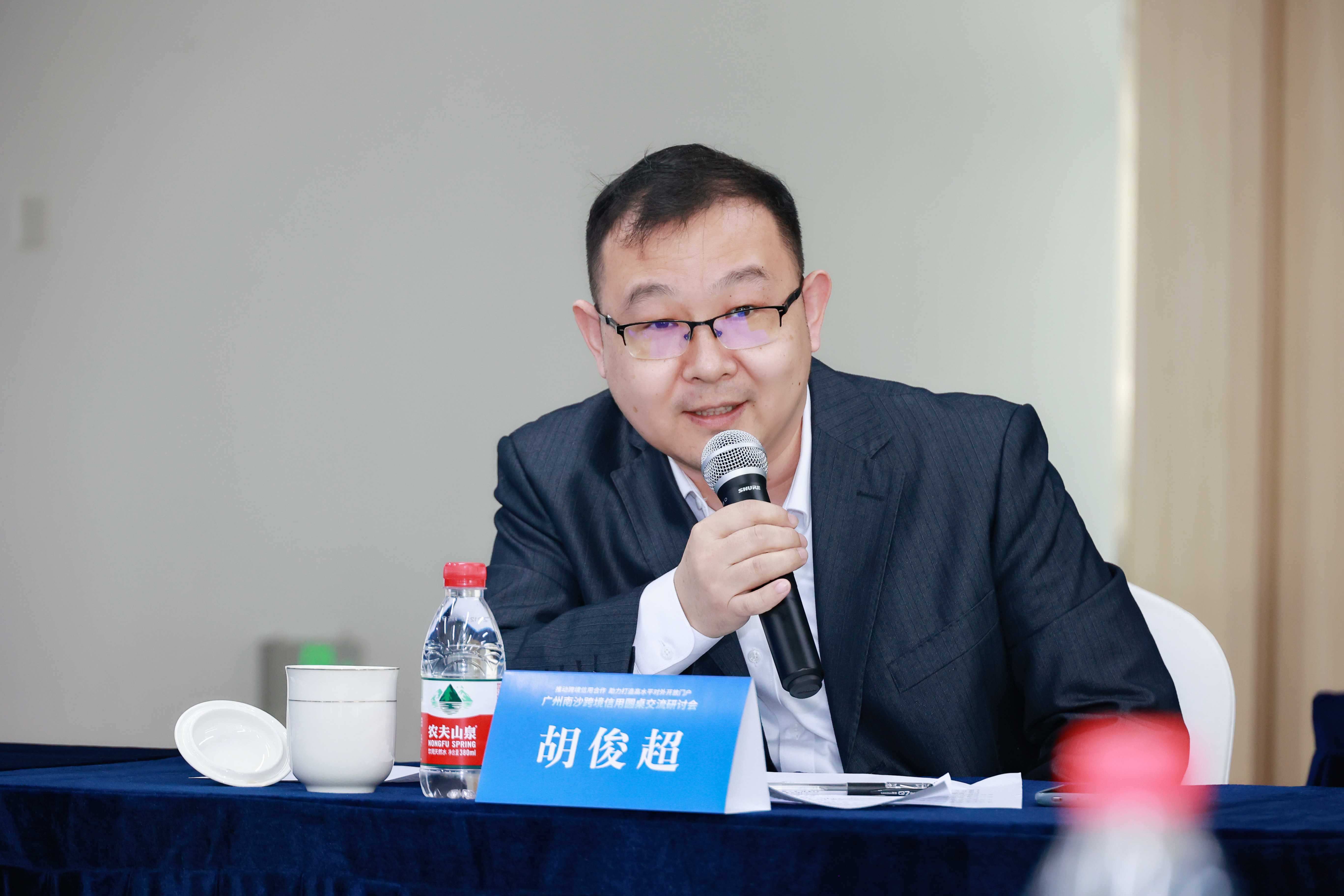 胡俊超2.jpg