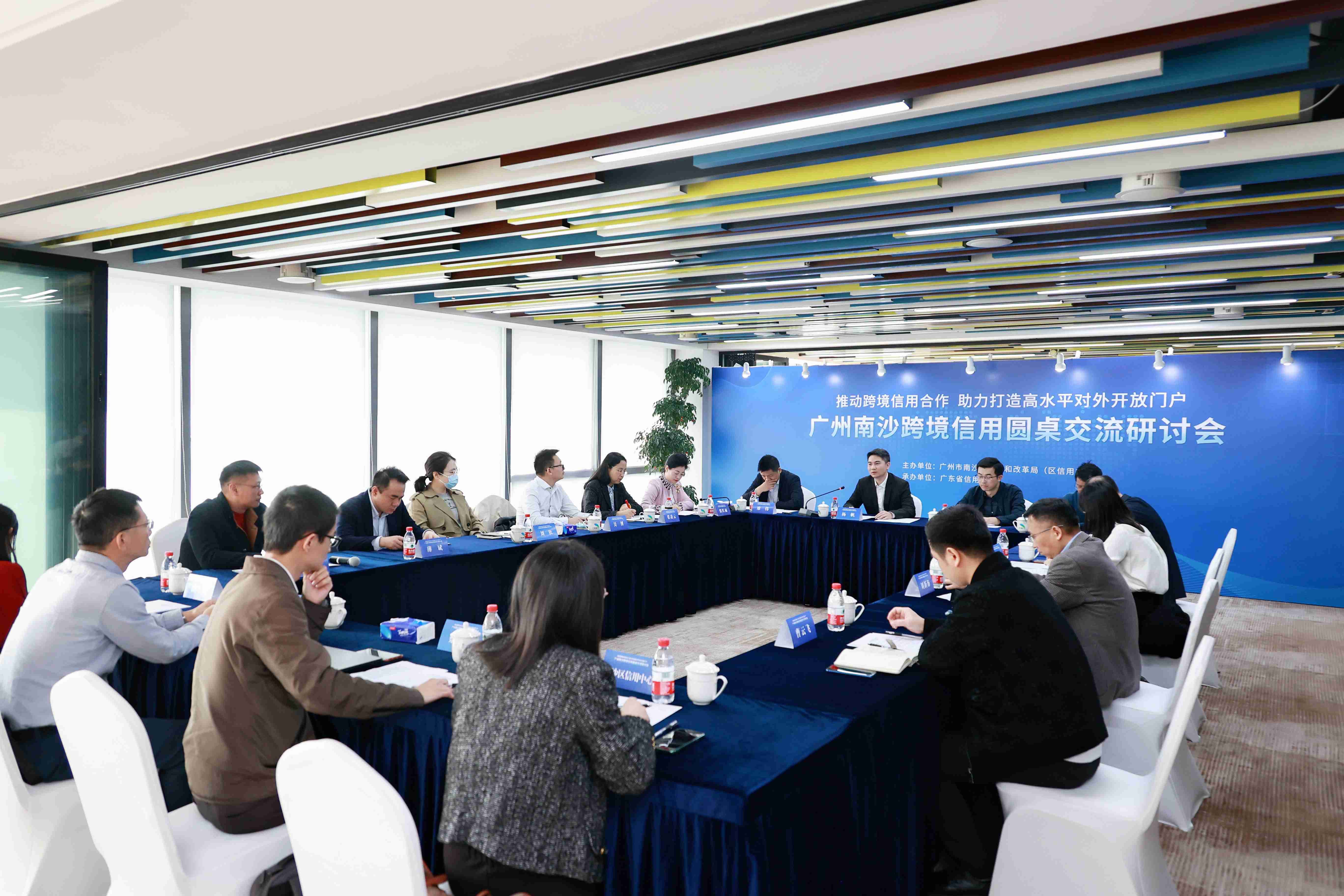 会议进行中1.jpg
