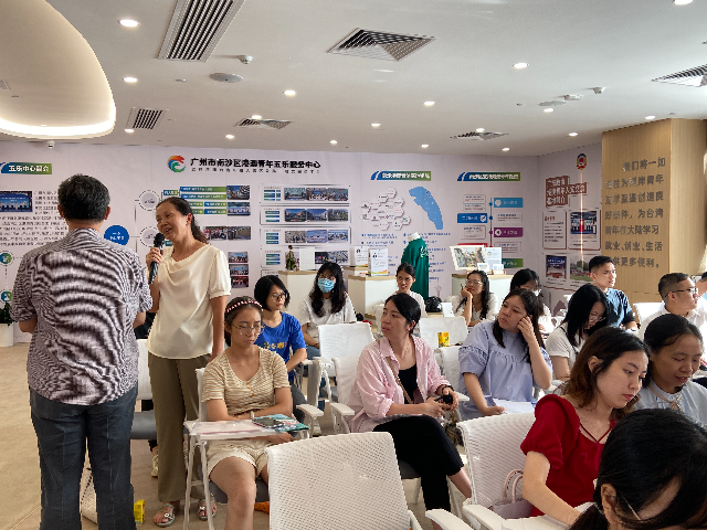 图4.创业沙龙交流活动现场互动环节.jpg