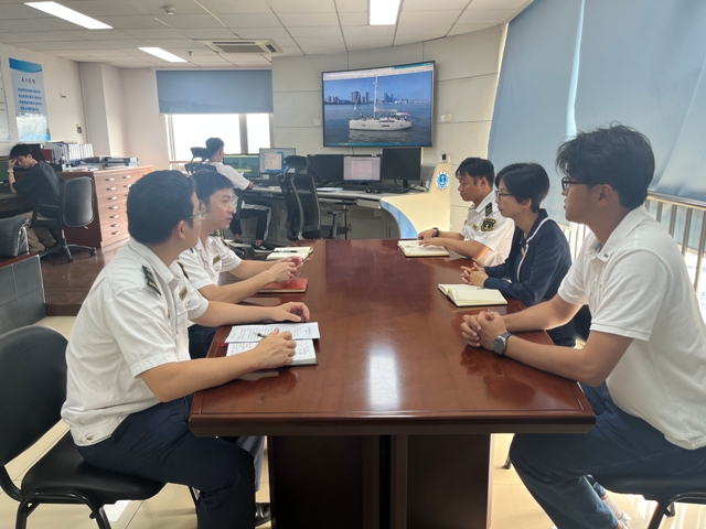 南沙海事处对南沙游艇会开展帆船安全宣教.jpg
