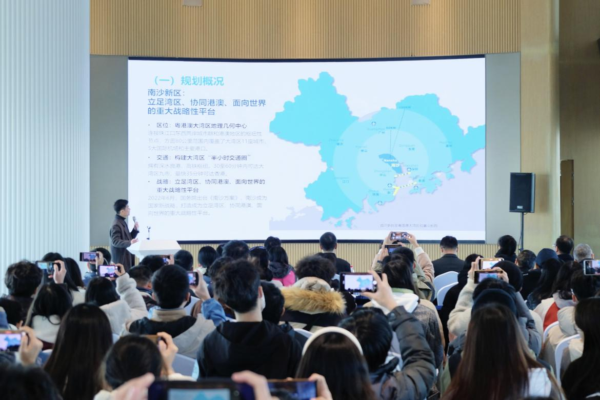 设计活动启动会现场图.png