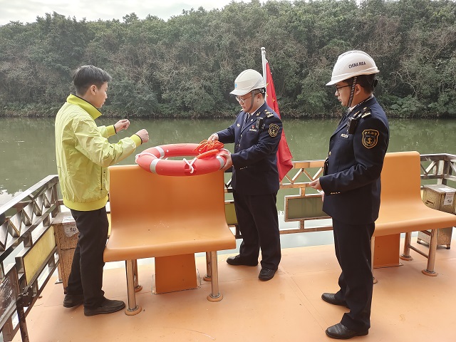 南沙海事处开展元旦节前涉客船舶安全检查.jpg