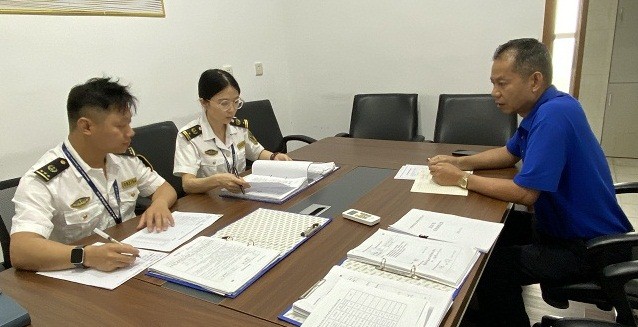 治本攻坚三年行动 南沙海事处开展端午节前涉客航运公司安全与防污染检查.jpg