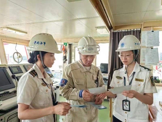 南沙海事劳工女子检查队积极开展 “世界海员日”安全宣传.jpg