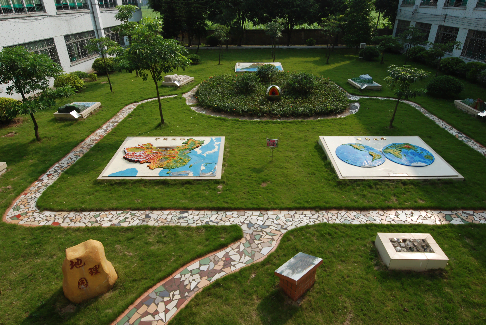 广州市南沙鱼窝头第二中学地理园.png