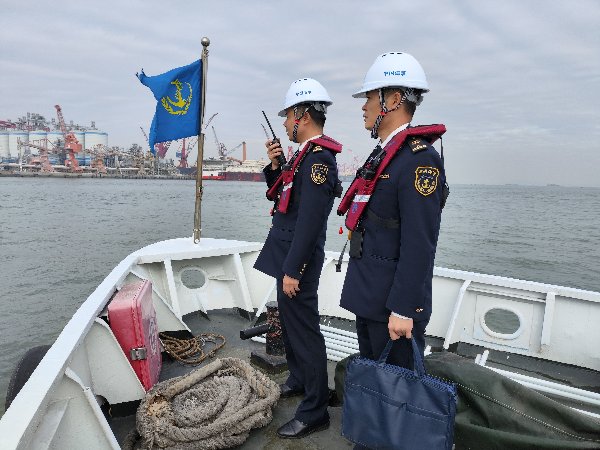 春运首日 南沙海事处立体巡航保障水上交通安全 11.jpg