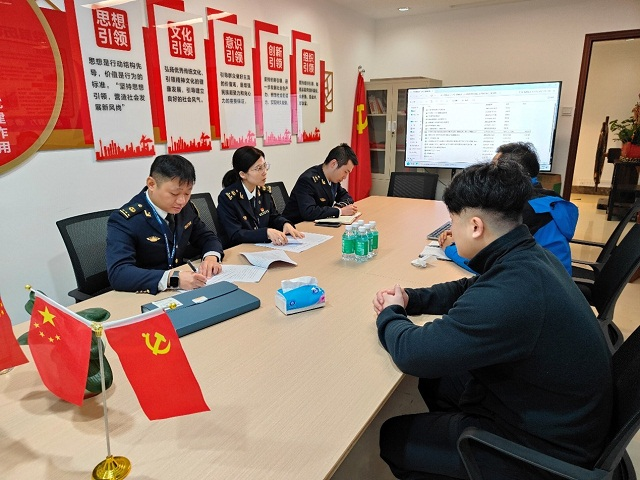 严抓源头管理 南沙海事处扎实开展航运公司安全检查.png