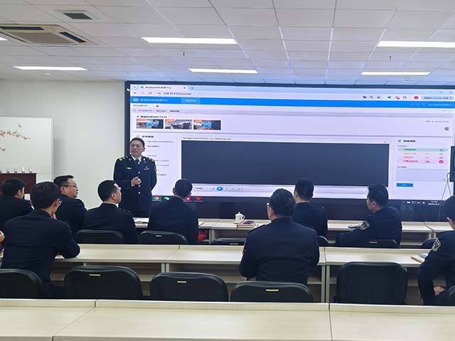南沙海事处开展新式执法记录仪使用培训 高标准推进海事执法规范准军事化管理工作.jpg