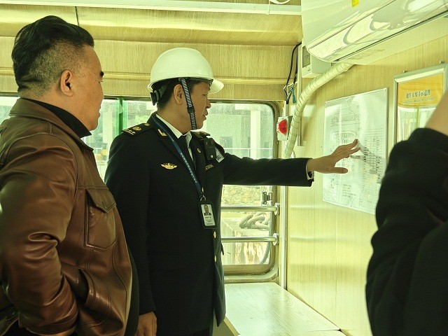 治本攻坚三年行动  南沙海事处依法滞留一艘涉客船舶.jpg