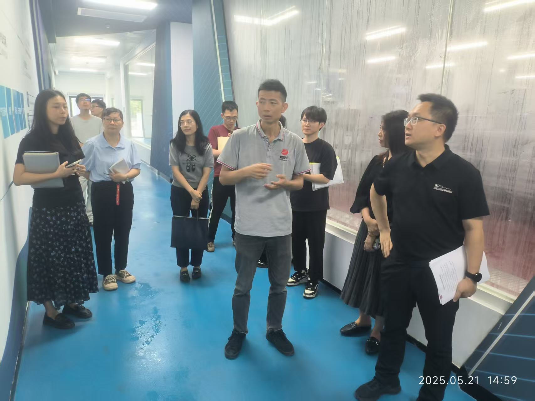 区统计局赴重点企业和万顷沙镇推进统计工作-照片1.jpg
