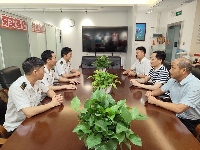 南沙海事处处领导带队到广州港集团拖轮公司防台走访.jpg